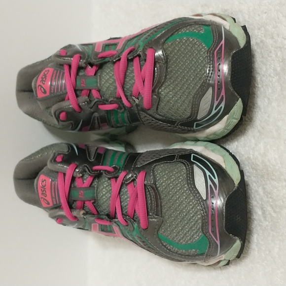 Asics Gel Nimbus 15 Women's Running Shoes Grey Green Pink T3B5N Size 7 - Picture 2 of 8